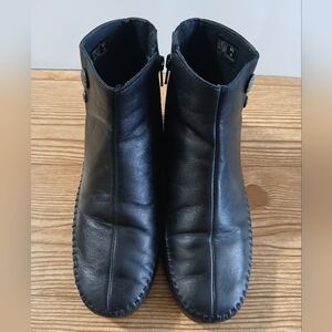 Sas Black Leather Ankle Boots